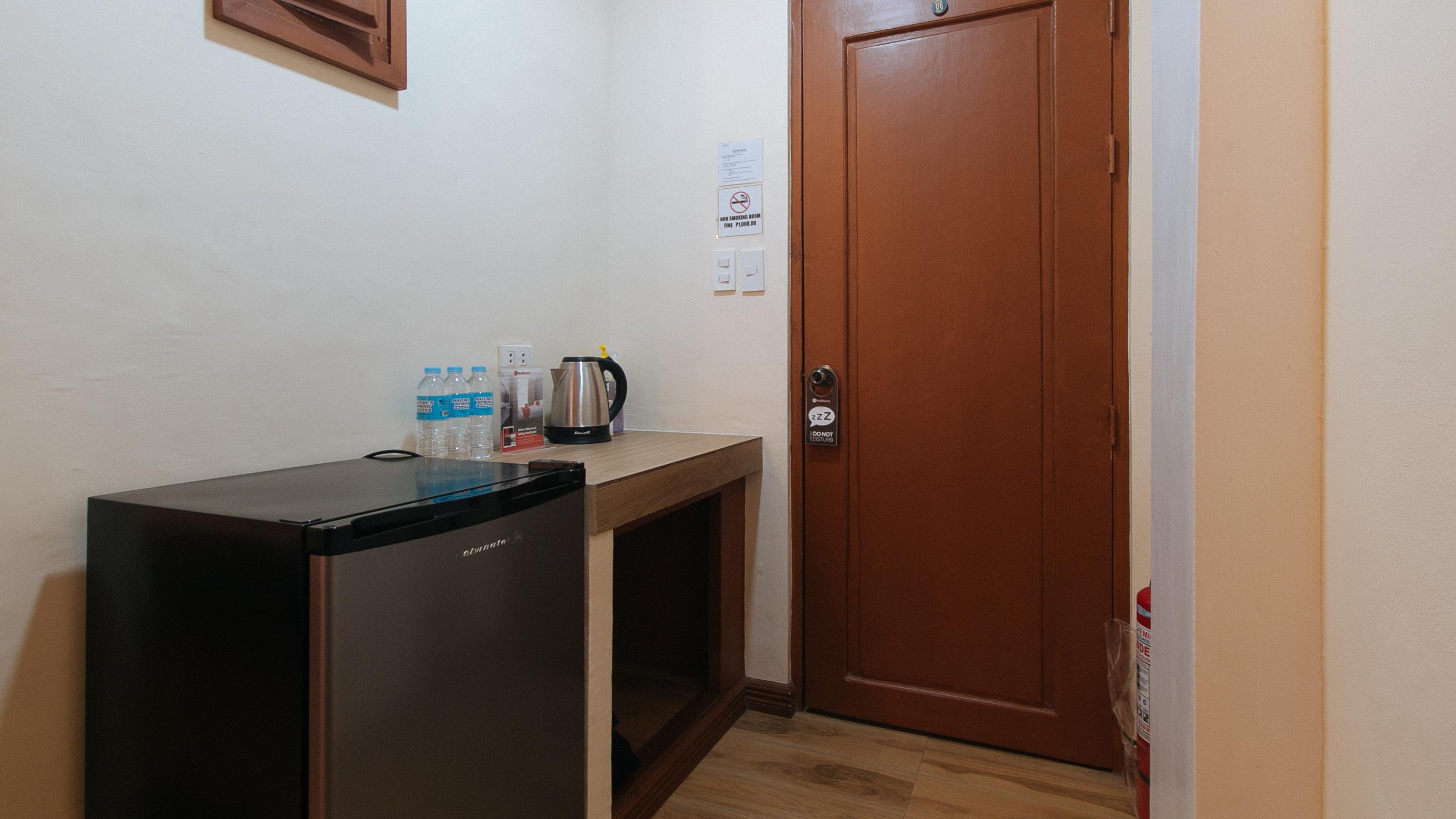 Reddoorz Plus Near Johnson And Johnson Paranaque Paranaque City Экстерьер фото